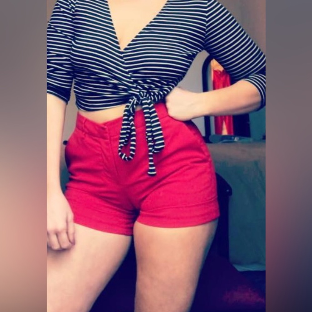 Red shorts - Picture 3 of 3